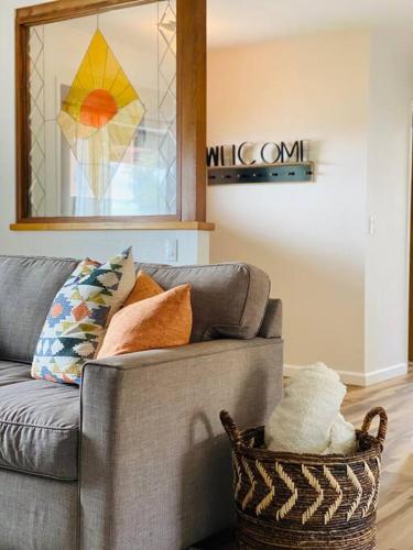 Cozy Rustic Home minutes to Joshua Tree Natl Park in Joshua Tree, USA