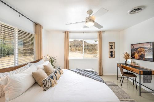 The Full Moon, Joshua Tree: Hot Tub, Sauna, Views in Joshua Tree, USA