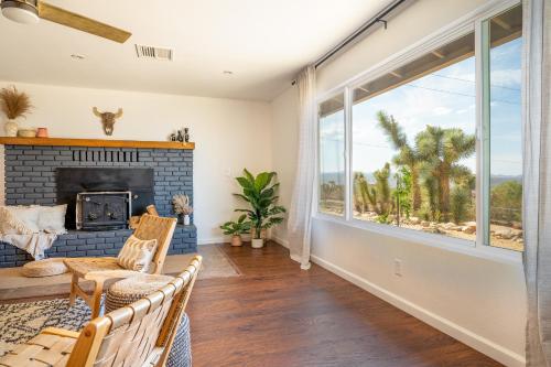 The Full Moon, Joshua Tree: Hot Tub, Sauna, Views in Joshua Tree, USA