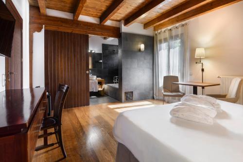Hôtel Iribarnia Room Type - Junior Suite with Terrace