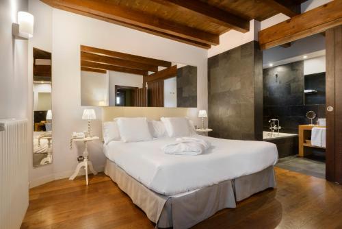 Hôtel Iribarnia Room Type - Deluxe Room