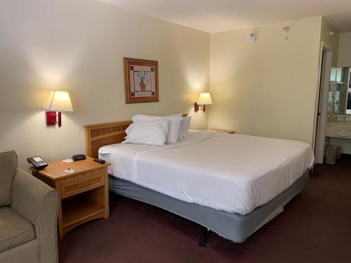 Americas Best Value Inn & Suites Melbourne - image 7