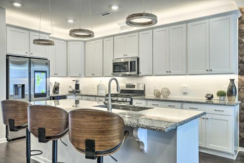 Tasteful Durham Townhome - 6 Mi to Downtown! in Durham, USA