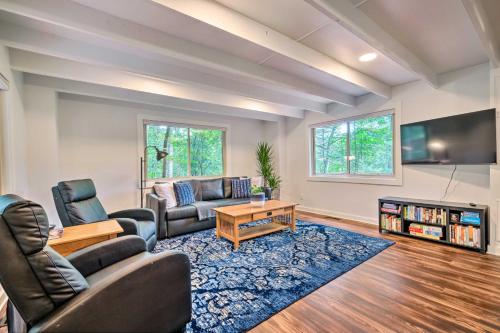 Private Hot Tub & Fire Pit: Family Broadway Cabin in New Market (VA)