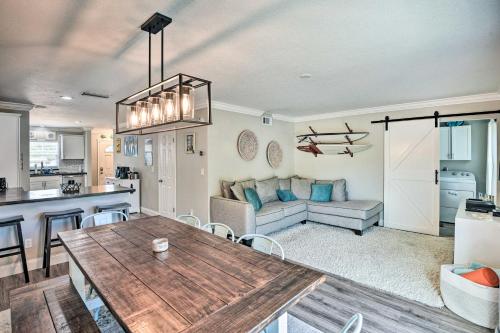 New Smyrna Beach Townhome, Walk to Bay Access! in New Smyrna Beach, USA