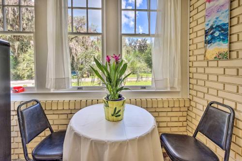 Historic Crescent City Studio - Lakefront with Dock! in East Palatka (FL)