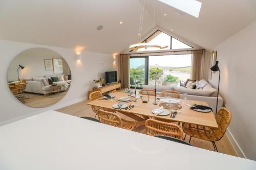 外部景觀, Porth Beach in 紐基海濱