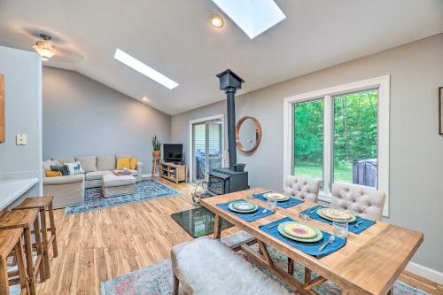 Cozy Whitehall Hideaway with Hot Tub and Chiminea! in Whitehall, USA