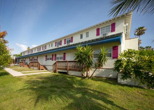 Exterior view, Captain's Table Hotel by Everglades Adventures in Everglades City (FL)