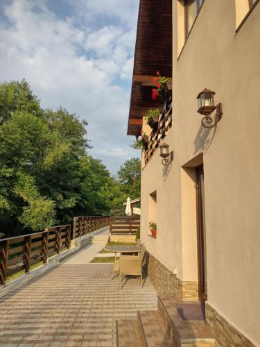 Erkély/terasz, Casa Radu Novaci in Ranca - Novaci
