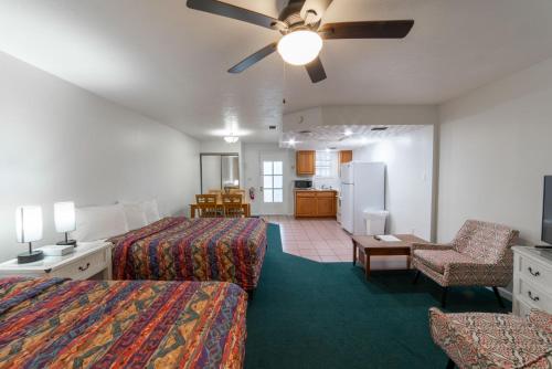 Captain's Table Hotel by Everglades Adventures in Everglades City (FL)