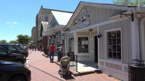 378201195 Veranda Historic Inn