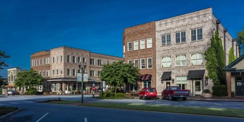 378201197 Veranda Historic Inn