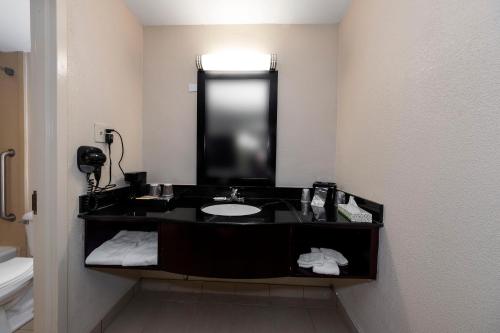 HomeTowne Studios by Red Roof Bordentown - McGuire AFB HomeTowne Studios by Red Roof Bordentown - McGuire AFB