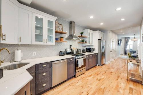 Trendy Fairmount Gem-5 star Location, Roof Deck, PARKING, GR8 for FAMILIES in Philadelphia, USA
