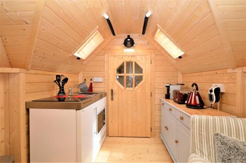 кухня, Seal Point Cabin - Luxury Glamping in Керндоу