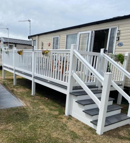 Heron 41, Scratby - California Cliffs, Parkdean, sleeps 6, pet friendly, bed linen and towels included - close to the beach