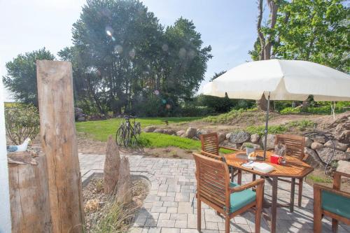 Strandgut und Feuerstein in Gustow