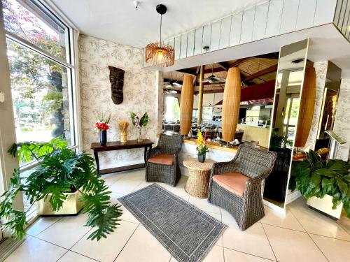 Tiki Resort, Wynfield Collection