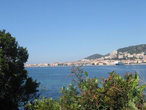 Rez de villa Aspretto Lazaret - Chambre d'hôtes - Ajaccio