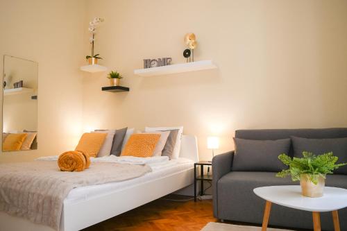 Your home in Budapest: cozy, central & silent
