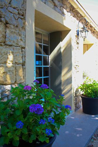 Exterior view, Bleu Raisin in Les Salles-de-Castillon