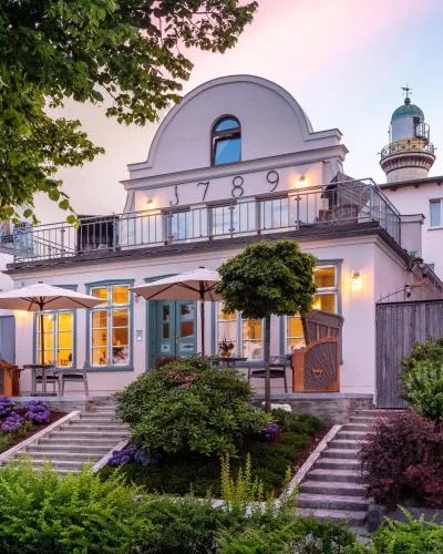 Kapitaenshaus in Wasserlage! Traumapartments Warnemuende in Warnemünde, Deutschland