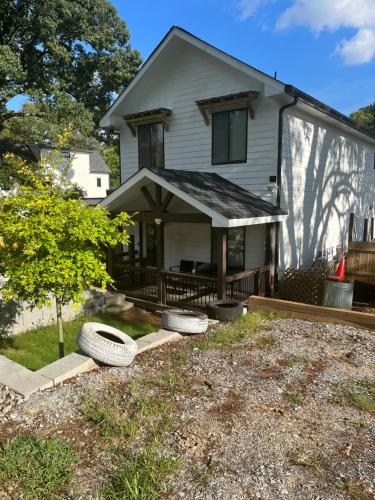 Atlanta Unit 2 Room 2 - Peaceful Weekend Getaway Private Bedroom & Bathroom in Summerhill