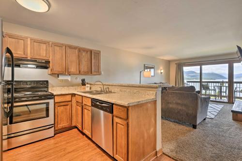 Lakefront Dillon Condo with Pool Access Near Skiing