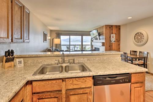 Lakefront Dillon Condo with Pool Access Near Skiing