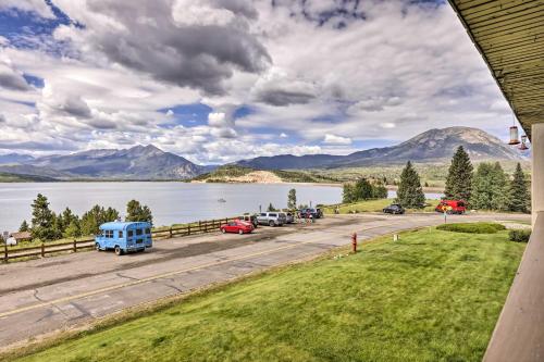 Lakefront Dillon Condo with Pool Access Near Skiing