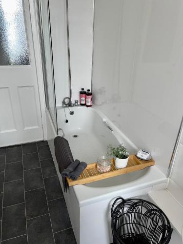 Bathroom, A Shore Stay in Gourock