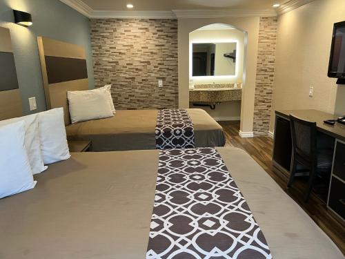 Industry Inn & Suites