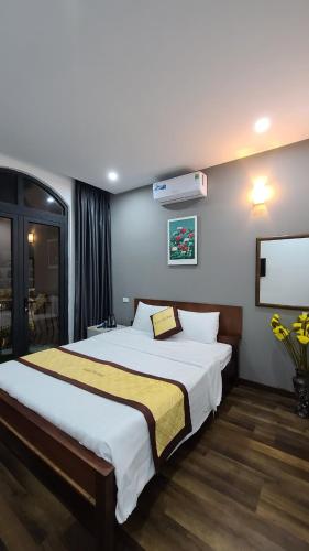 Guestroom, Saigon Mai hotel near Vinmec International Hospital