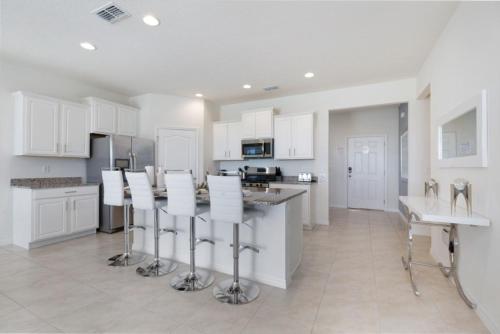 8012 Oak Shadow Court at Solterra - image 12