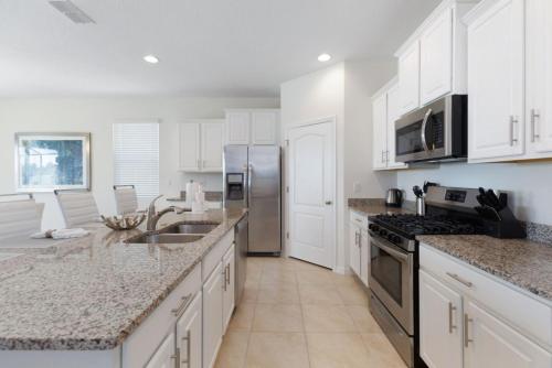 8012 Oak Shadow Court at Solterra - image 10