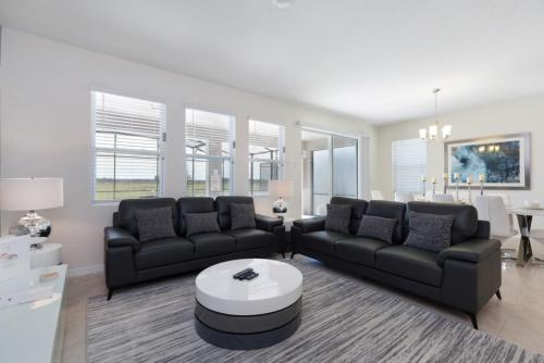 8012 Oak Shadow Court at Solterra - image 7