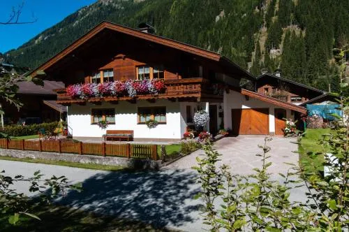 Ferienwohnung Maria Erlsbacher in Sankt Veit in Defereggen, Österreich