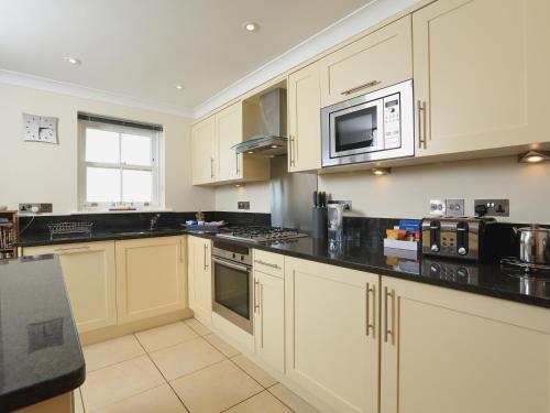 8 Thurlestone Beach - image 13