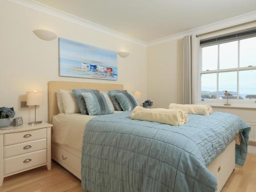 8 Thurlestone Beach - image 5