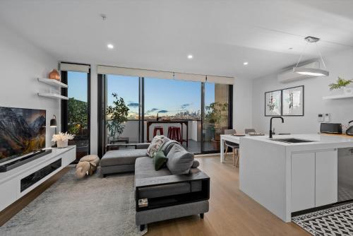 StayCentral - Northcote Townhouse with Study - image 3