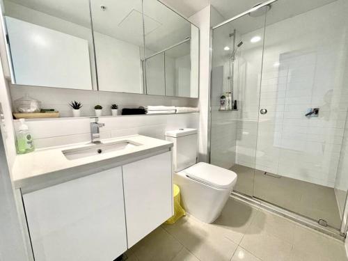 1 Bedroom Modern Apartment Near Crown and CBD