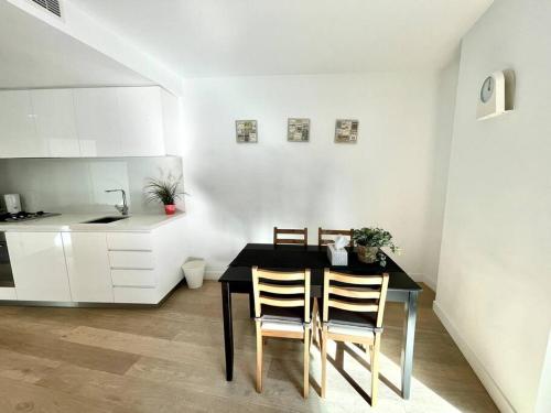 1 Bedroom Modern Apartment Near Crown and CBD