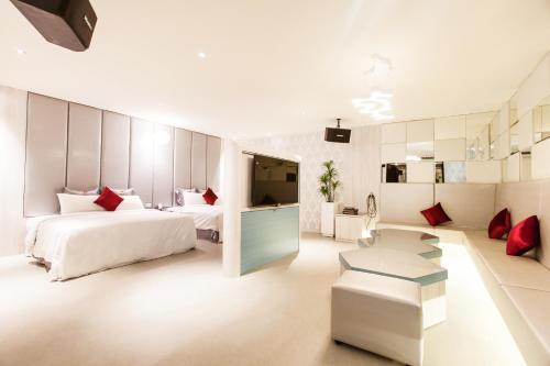 2 queen beds