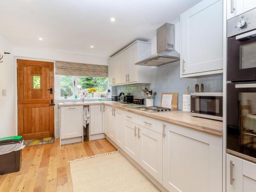 Фасада на хотела, Fox Bank Cottage in Adlington