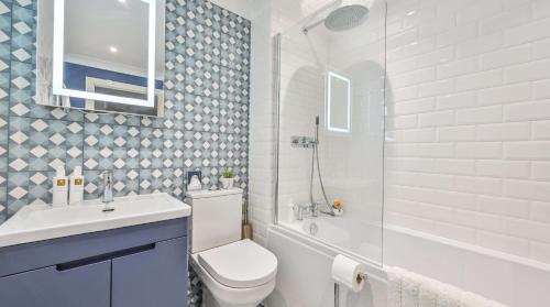 Lisburne Place - Luxury Three Bedroom Town House - image 5