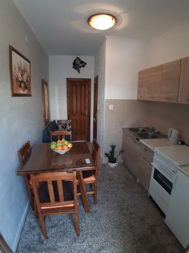One-Bedroom Apartment image 5