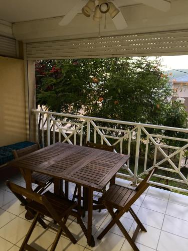 Studio avec vue sur la mer piscine partagee et terrasse amenagee a Le Marin a 3 km de la plage - Location saisonnière - Le Marin