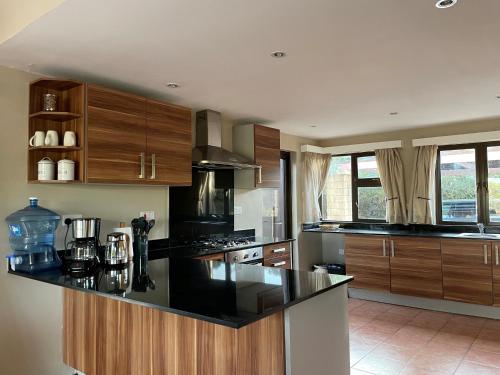Cocina, Villa de 2000 m² en Nanyuki, con 4 habitación(es) y 5 baño(s) privado(s) (Luxury Villa Ol Pejeta) in Nanyuki