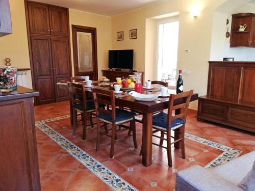 Tuvākā izklaides vieta, Case Vacanze Borgo Faraldi in Villa Faraldi